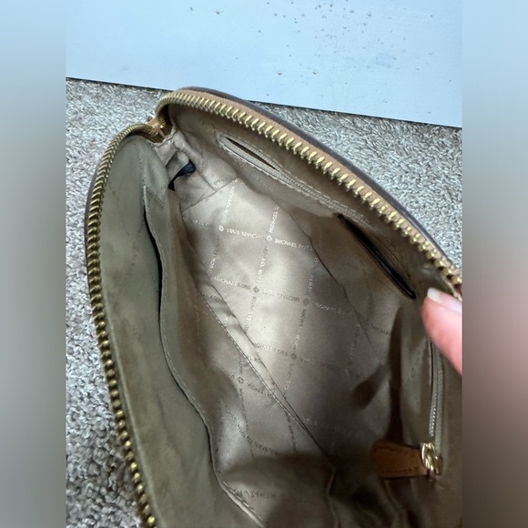 Michael Kors Jet Set Travel Tan Leather Dome Crossbody - Picture 12 of 14